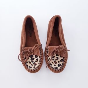 Minnetonka Leopard Print Slip on Moccasins Loafers Kids Size 3